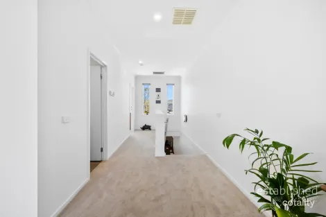 Property photo of 39 Broadbeach Circuit Point Cook VIC 3030