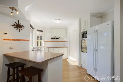 Property photo of 4 Hakea Court Drouin VIC 3818