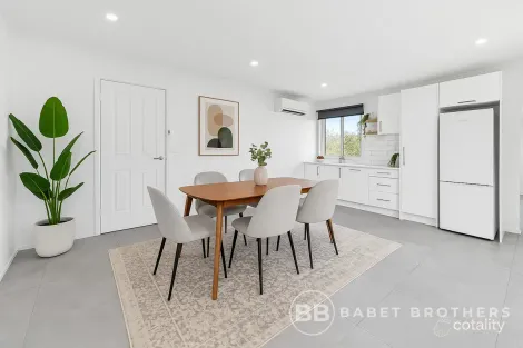 Property photo of 1/9 Monteith Crescent Endeavour Hills VIC 3802