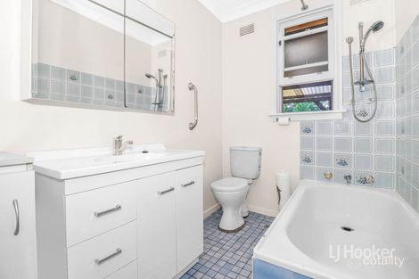 Property photo of 11 Papeete Avenue Lethbridge Park NSW 2770
