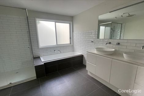 Property photo of 2/1 Watersedge Terrace Highton VIC 3216