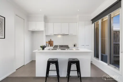 Property photo of 11 Ronneback Walk Cranbourne VIC 3977