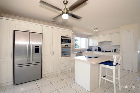 Property photo of 2 Woodvale Drive Carrum Downs VIC 3201