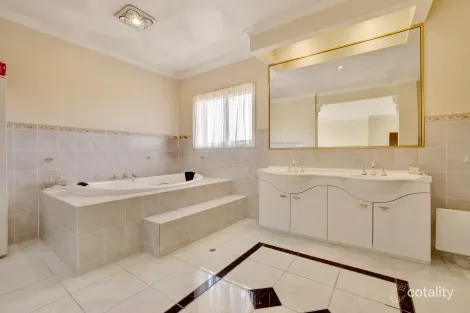 Property photo of 24 Sea-Lakes Close Lakes Entrance VIC 3909