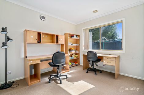 Property photo of 10 Page Close Pakenham VIC 3810