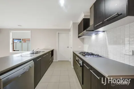 Property photo of 14 Riverina Boulevard Brookfield VIC 3338