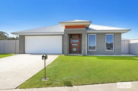4 Unaipon St, Leneva, VIC 3691