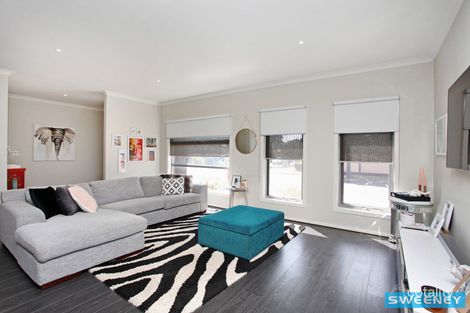 Property photo of 10 Betchworth Close Caroline Springs VIC 3023