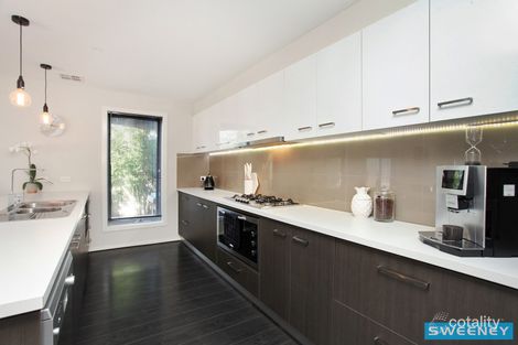 Property photo of 10 Betchworth Close Caroline Springs VIC 3023