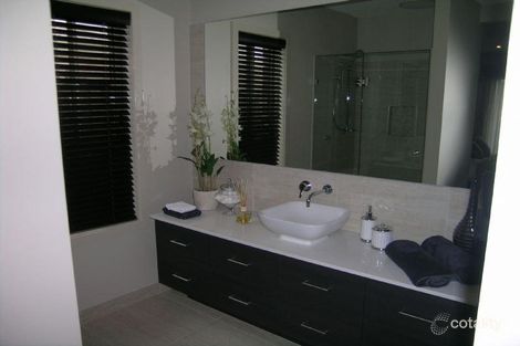 Property photo of 28 Emu Bush Drive Cranbourne West VIC 3977
