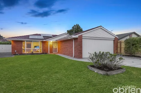12 Julia Ct, Cranbourne North, VIC 3977