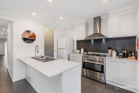 Property photo of 10 Five Mile Way Woodend VIC 3442