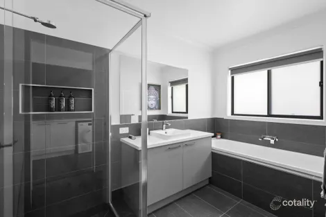 Property photo of 21 Hall Drive Benalla VIC 3672