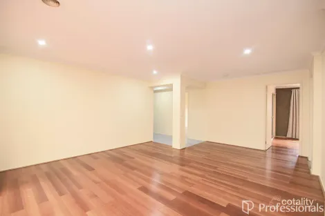 Property photo of 33 Cromford Crescent Narre Warren South VIC 3805