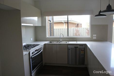 Property photo of 32 Vantage Boulevard Craigieburn VIC 3064