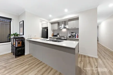 Property photo of 11 Cobalt Crescent Cobblebank VIC 3338