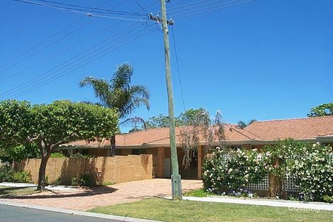 27 Dover Rd, Scarborough, WA 6019