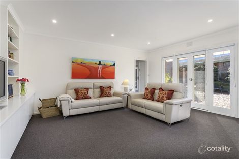 Property photo of 34 Mannering Drive Glen Waverley VIC 3150