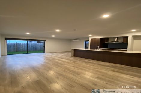 Property photo of 32 Wilton Street Cranbourne West VIC 3977