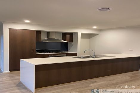 Property photo of 32 Wilton Street Cranbourne West VIC 3977