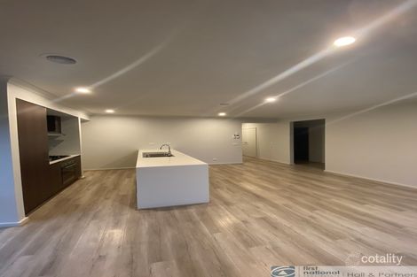 Property photo of 32 Wilton Street Cranbourne West VIC 3977
