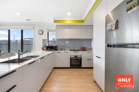 Property photo of 101 Billy Buttons Drive Narre Warren VIC 3805