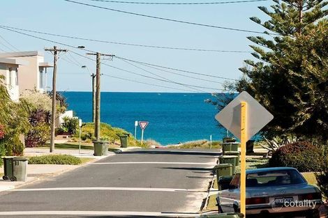 Property photo of 19 Robin Avenue Sorrento WA 6020