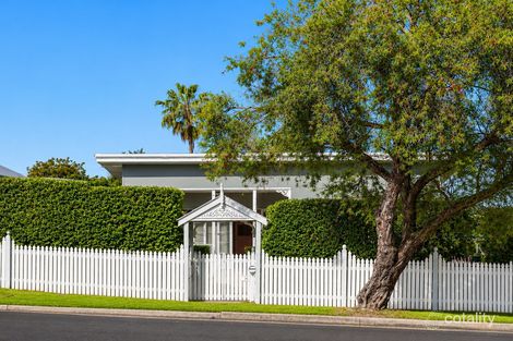 Property photo of 18 Bellevue Parade Labrador QLD 4215