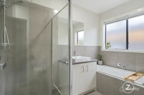 Property photo of 2 Ashbourne Boulevard Donnybrook VIC 3064