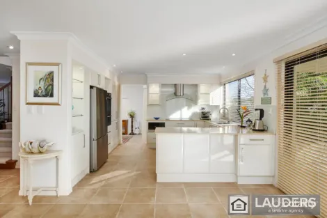 Property photo of 35 Pryor Crescent Old Bar NSW 2430