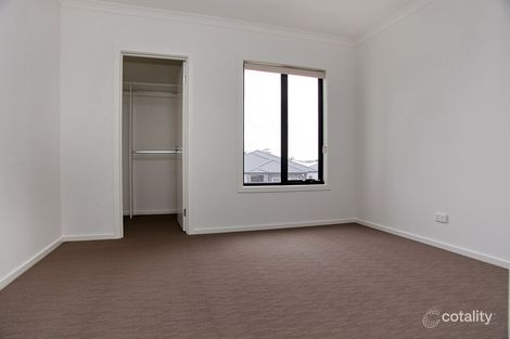 Property photo of 33 McCubbin Way Mernda VIC 3754