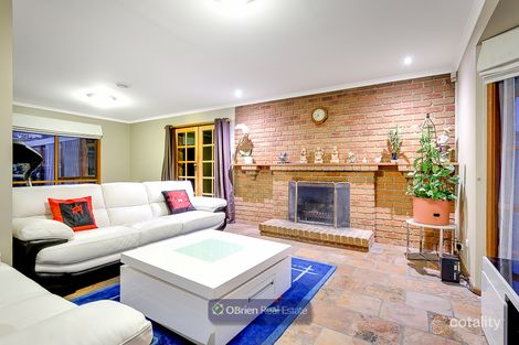 Property photo of 3 Radovic Court Cranbourne North VIC 3977