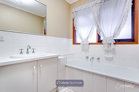 Property photo of 3 Radovic Court Cranbourne North VIC 3977