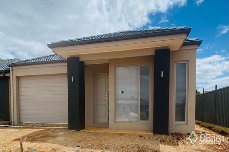 38 Hanover Cct, Melton South, VIC 3338