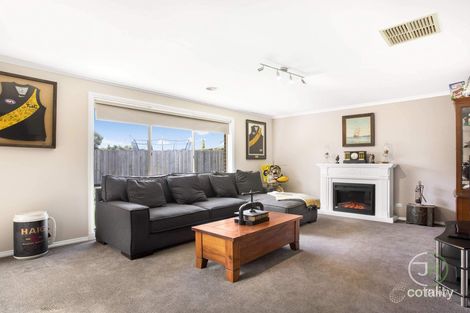 Property photo of 8 Blainroe Crescent Cranbourne VIC 3977