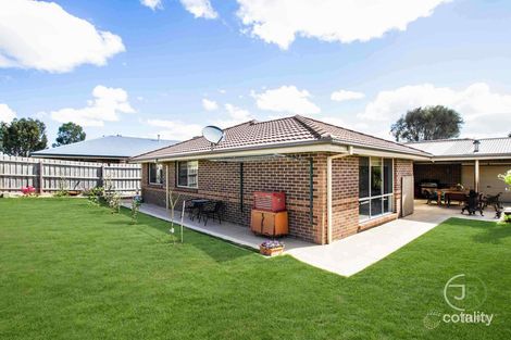 Property photo of 8 Blainroe Crescent Cranbourne VIC 3977