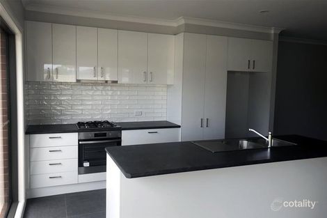 Property photo of 10 Yarrow Circuit Baranduda VIC 3691