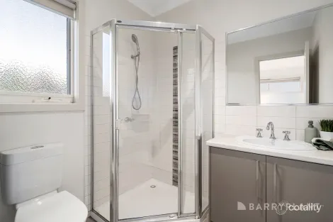 Property photo of 2 Heath Close Mooroolbark VIC 3138