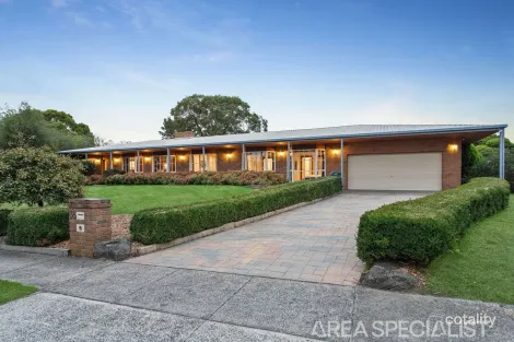 35 YARRALUMLA DR, LANGWARRIN, VIC 3910