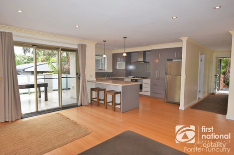 Property photo of 10 Palmtops Avenue Elizabeth Beach NSW 2428