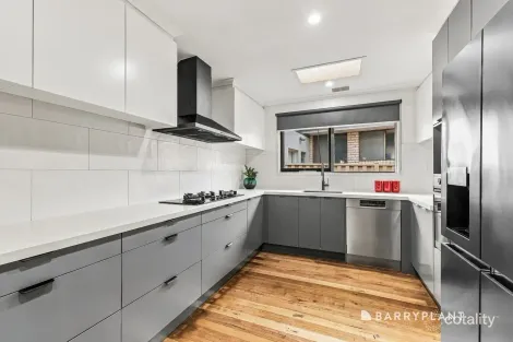 Property photo of 28 Hurlstone Crescent Mill Park VIC 3082