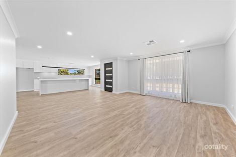 Property photo of 19 Dale Place Orange Grove WA 6109