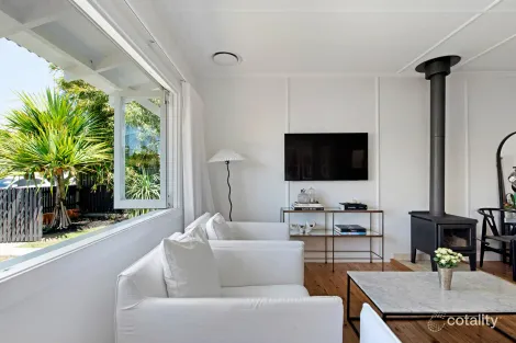 Property photo of 33 Surf Street Mermaid Beach QLD 4218