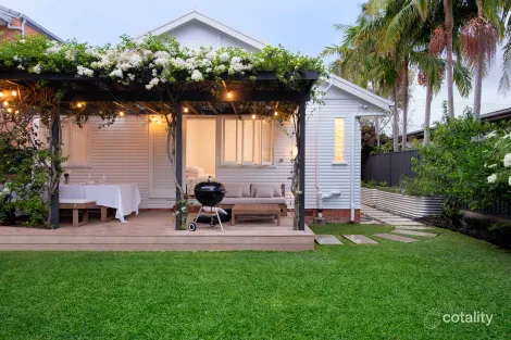 Property photo of 33 Surf Street Mermaid Beach QLD 4218