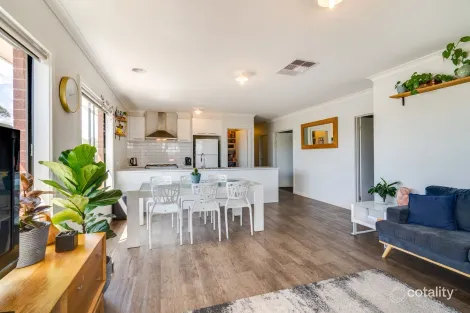 Property photo of 6 Jasmine Rise Kangaroo Flat VIC 3555