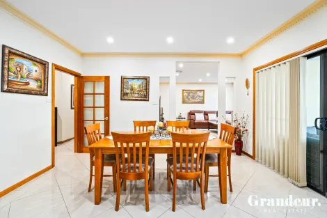 Property photo of 28 Ivanhoe Street St Johns Park NSW 2176