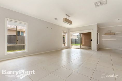 Property photo of 5 Sinclair Green Derrimut VIC 3026