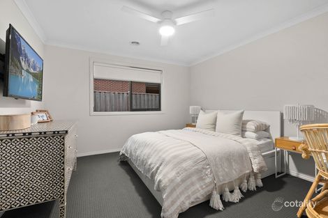 Property photo of 16 Chambers Crescent Cranbourne North VIC 3977