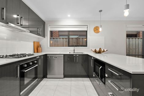 Property photo of 16 Chambers Crescent Cranbourne North VIC 3977