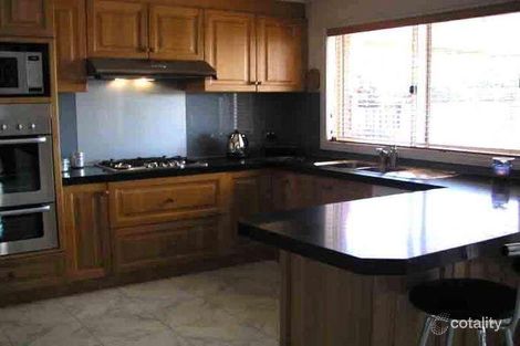 Property photo of 3 Moya Close Endeavour Hills VIC 3802